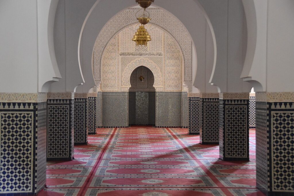 Das Innere einer Moschee - hoffentlich gefüllt mit einer guten Freitagspredigt vom Imam.